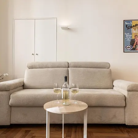 Hostly-barberini Luxury By Trevi *