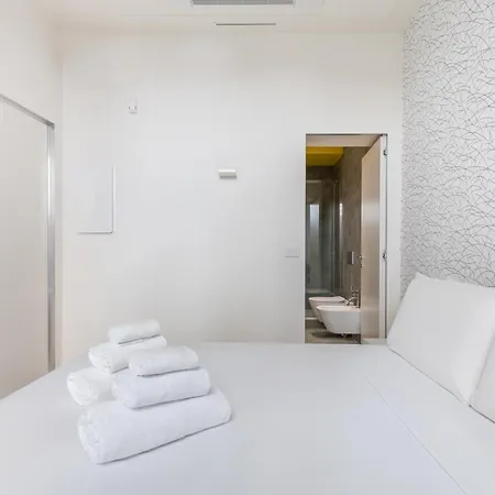 Hostly-barberini Luxury By Trevi Daire Roma